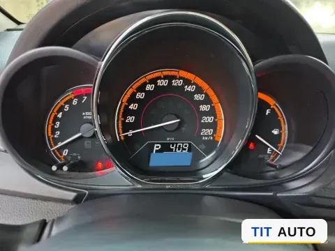 2022 Toyota Yaris L 11