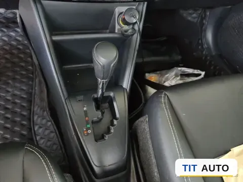 2022 Toyota Yaris L 13