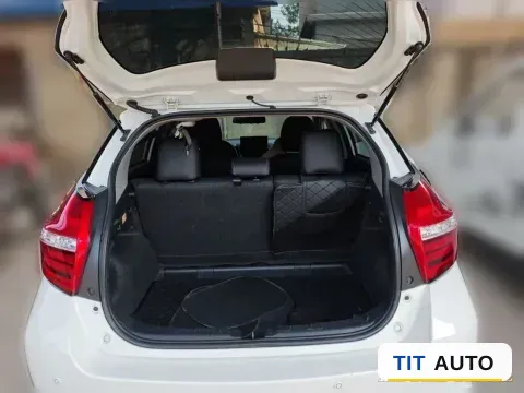 2022 Toyota Yaris L 16