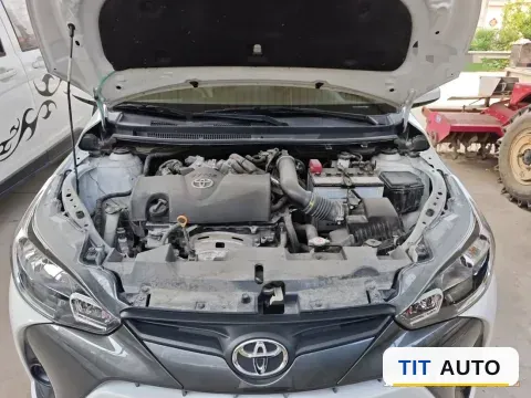 2022 Toyota Yaris L 17