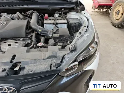 2022 Toyota Yaris L 24