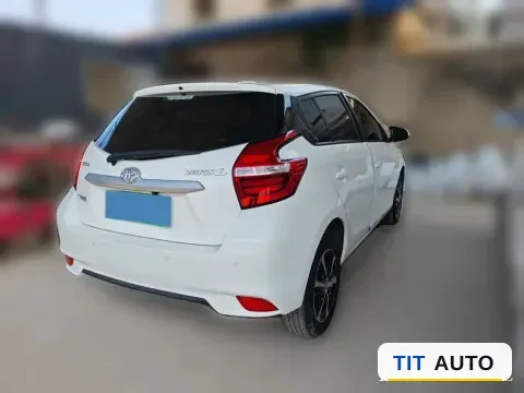 2022 Toyota Yaris L 4