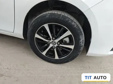 2022 Toyota Yaris L 5