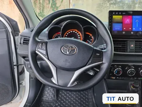 2022 Toyota Yaris L 10