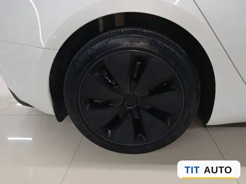 2025 Tesla Model 3 9