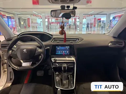 2018 Peugeot 308 6