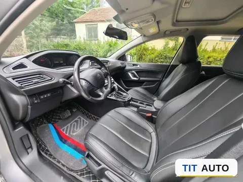 2018 Peugeot 308 6