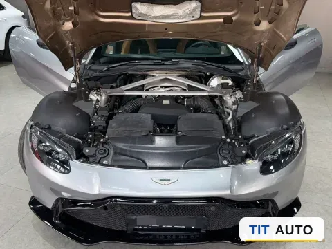 2018 Aston Martin V8 Vantage 9