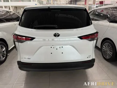 2024 Toyota Sienna 3