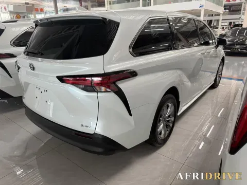 2024 Toyota Sienna 4