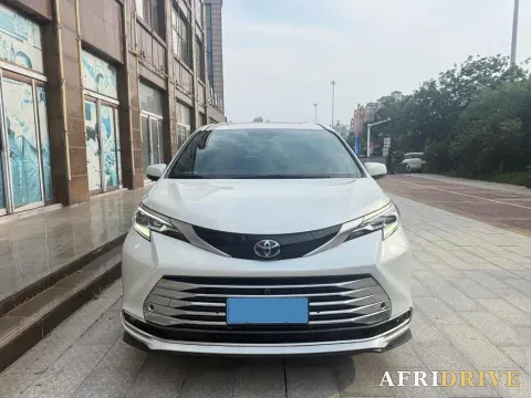 2023 Toyota Sienna 2