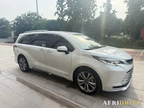 2023 Toyota Sienna 8