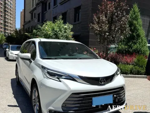 2024 Toyota Sienna 2