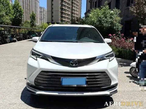 2024 Toyota Sienna 3