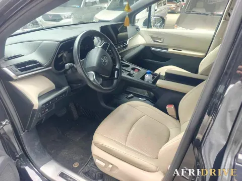 2022 Toyota Granvia 5