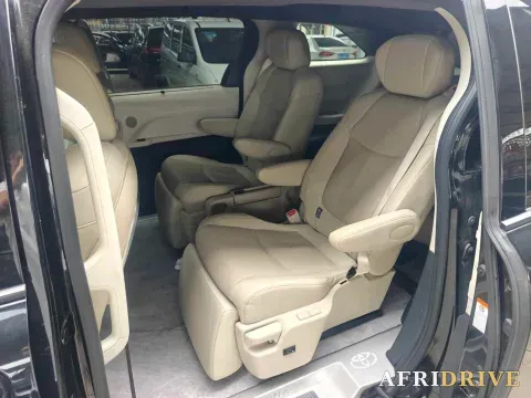 2022 Toyota Granvia 6