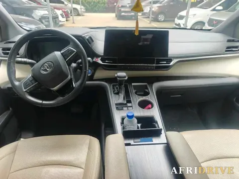 2022 Toyota Granvia 8
