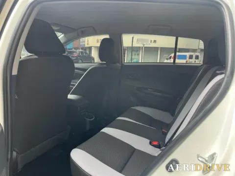 2022 Toyota Yaris L 4