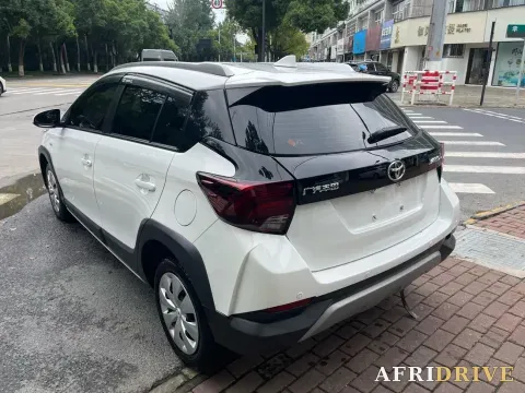 2022 Toyota Yaris L 5