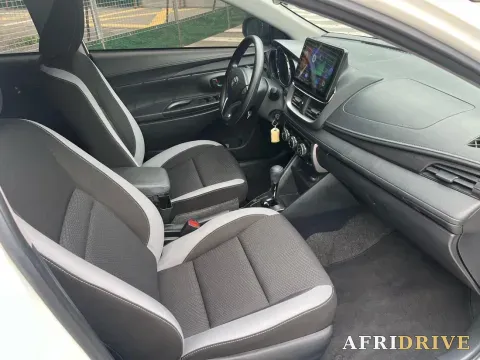 2022 Toyota Yaris L 8
