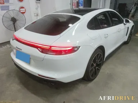 2023 Porsche Panamera 2