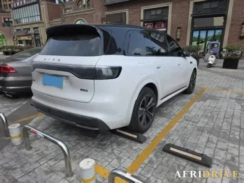 2025 AITO M8 3