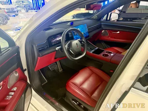 2025 AITO M5 2