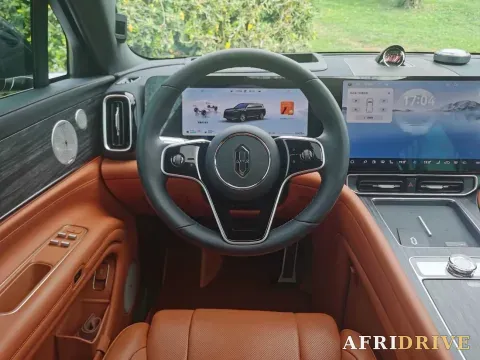 2025 AITO M9 12