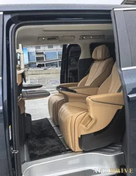 2024 Denza D9 21