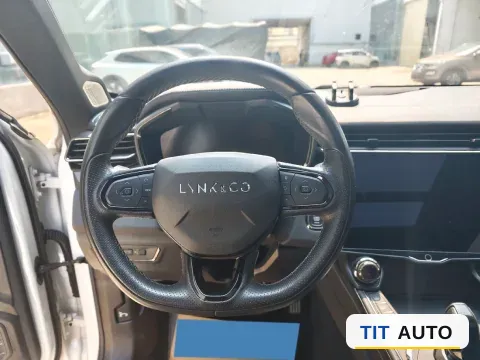 2023 LYNK&CO 08 EM-P 15