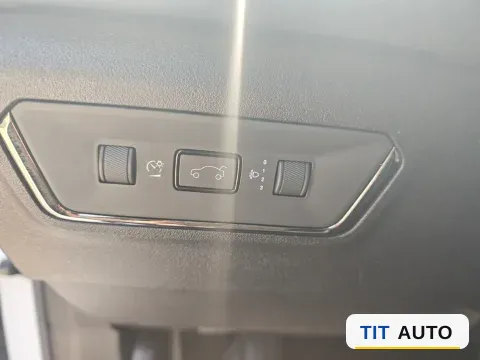 2023 LYNK&CO 08 EM-P 21