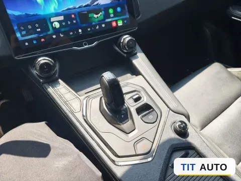 2023 LYNK&CO 08 EM-P 23
