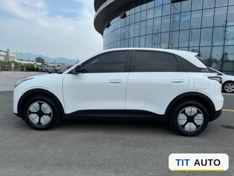 2025 Geely Galaxy GEOME 9